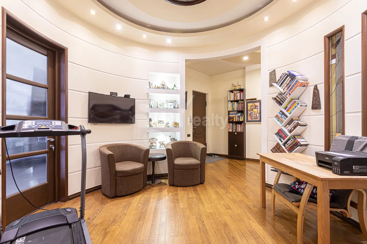 3 bedroom apartment for sale rue d'Amiryan, Center Yerevan, 160794