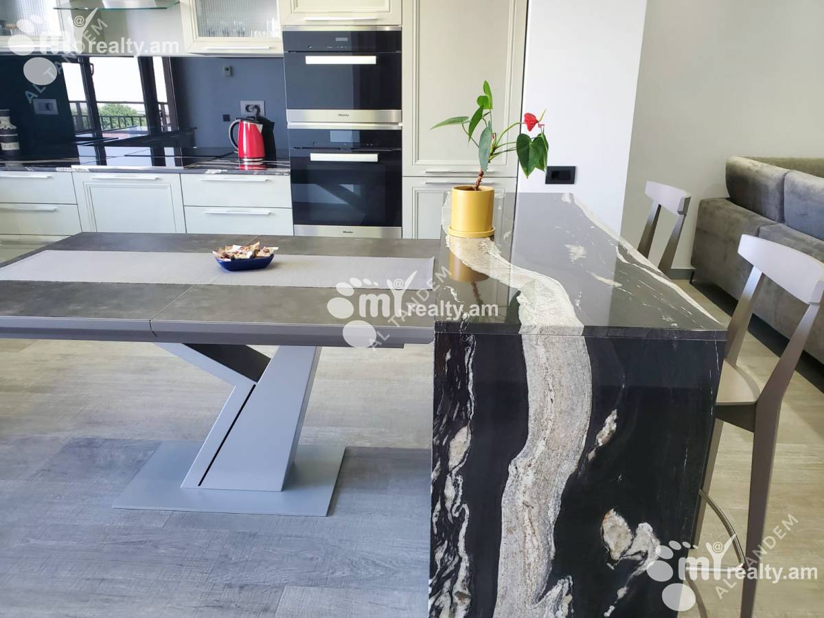 3 bedroom apartment for sale Amiryan St, Center Yerevan, 161202