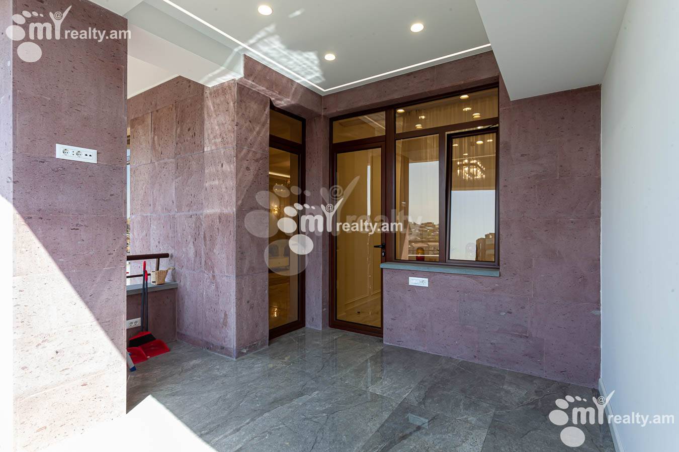 3 bedroom apartment for rent Aram St, Center Yerevan, 143996