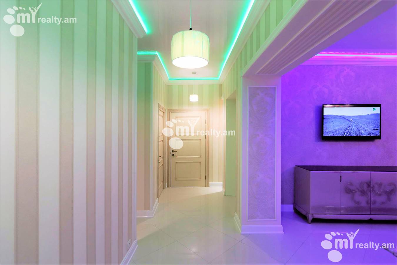 3 bedroom apartment for rent Abovyan St, Center Yerevan, 125985