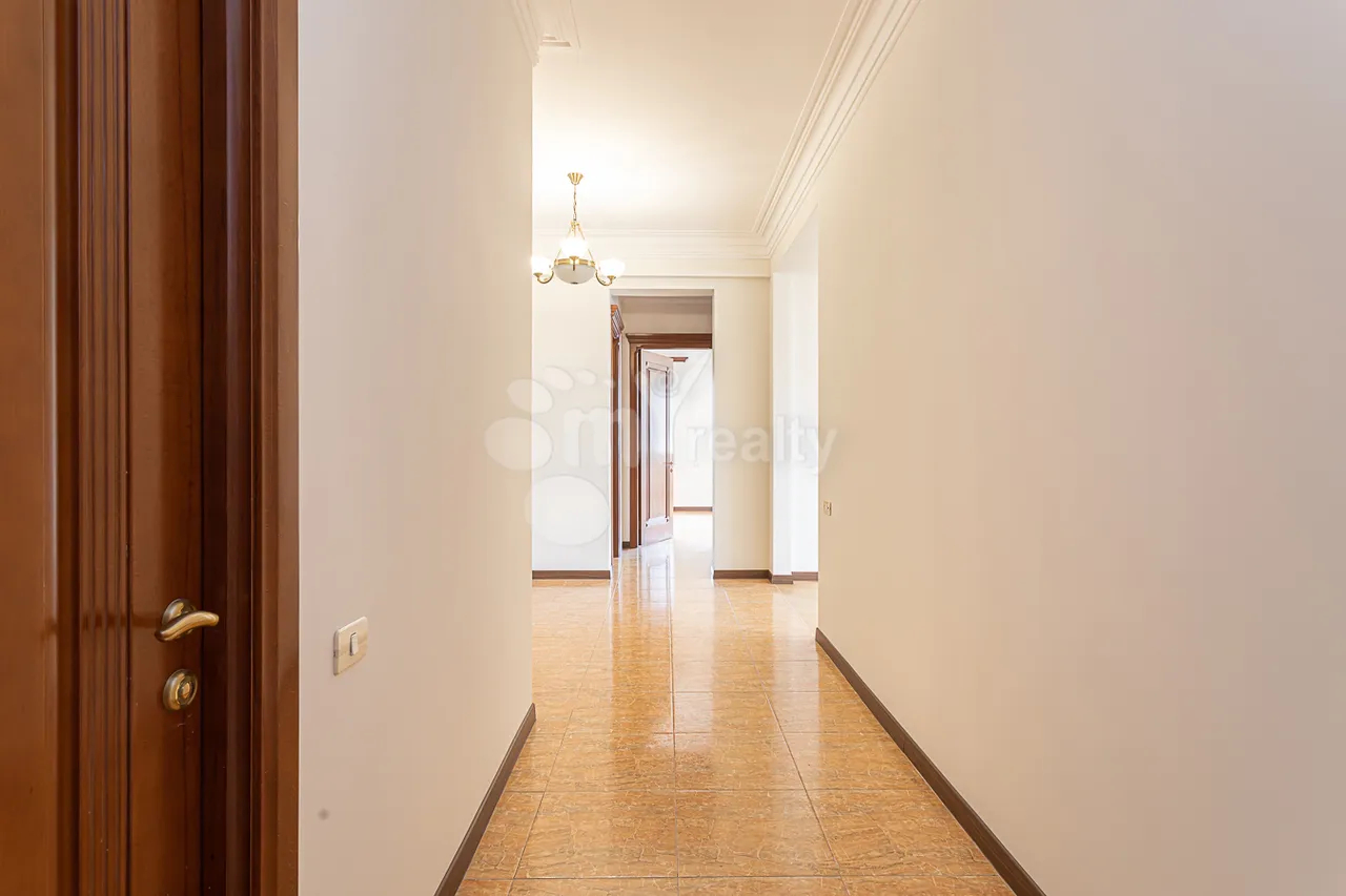 4 bedroom apartment for sale Vardanants St, Center Yerevan, 157558