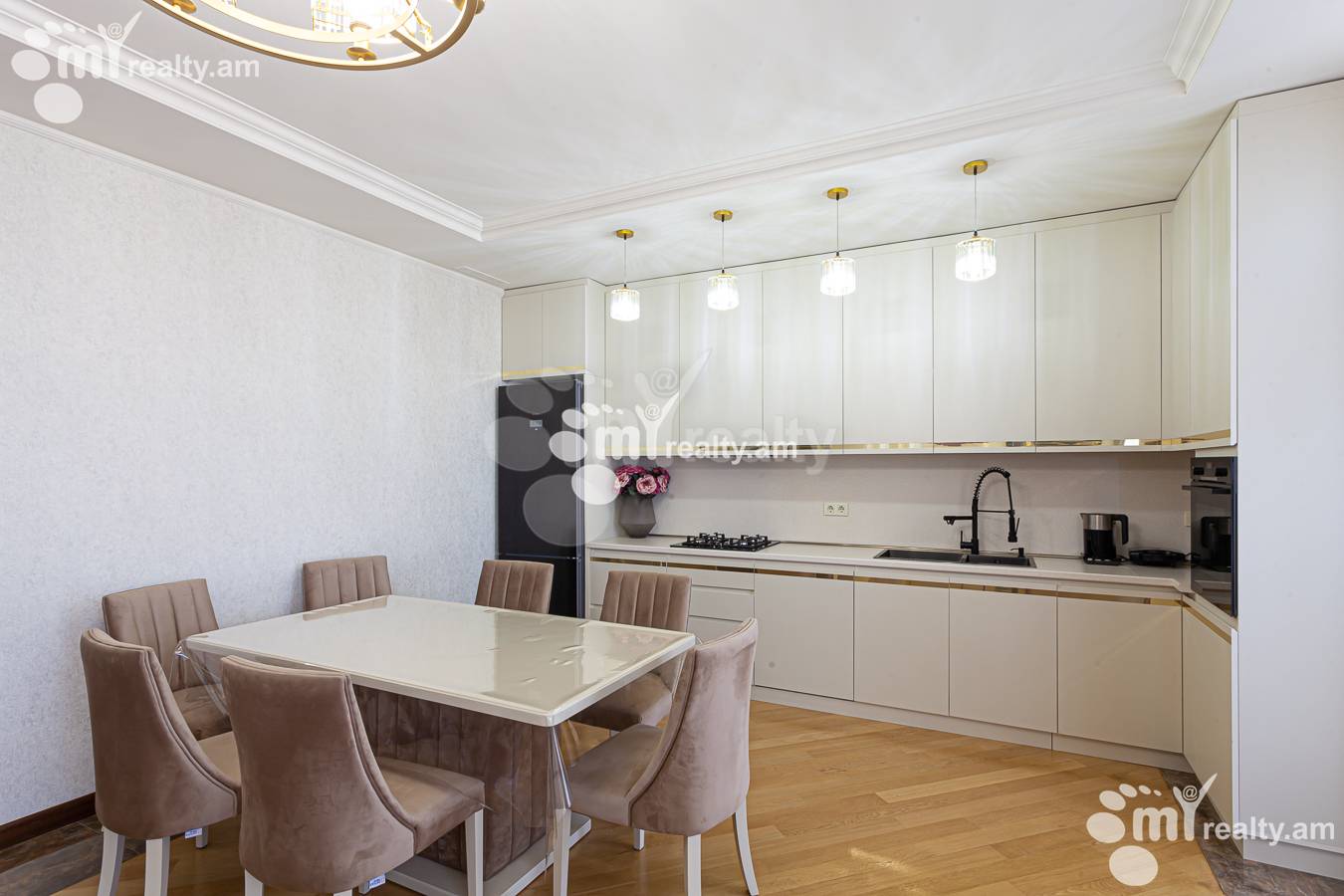 3 bedroom apartment for sale خیابان آنتارایین, مرکز شهر ایروان, 138312