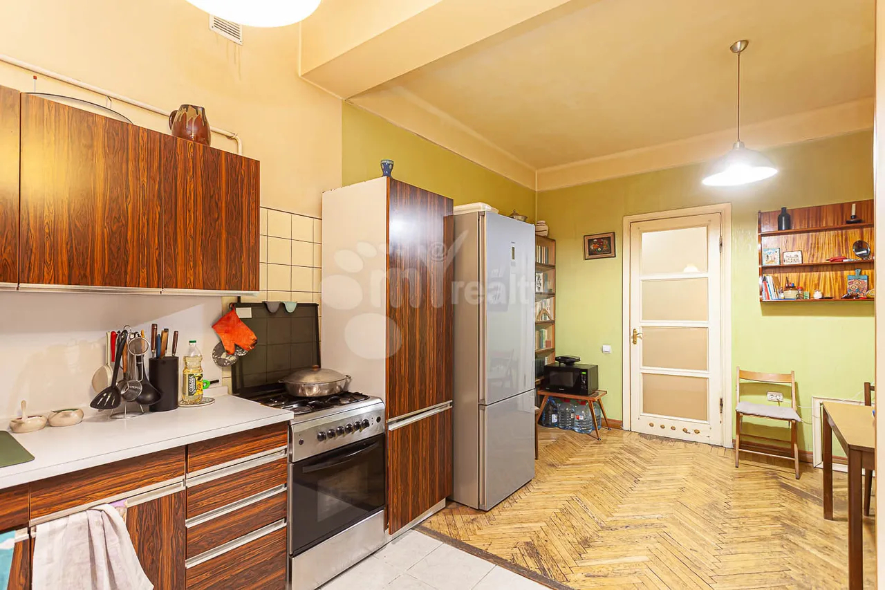 4 bedroom apartment for sale خیابان زاروبیان, مرکز شهر ایروان, 159861