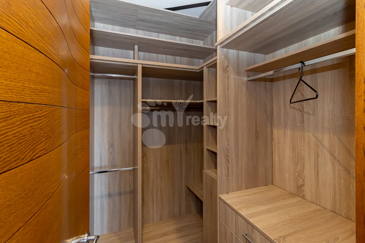 4 bedroom apartment for sale D. Demirchyan St, Center Yerevan, 157282