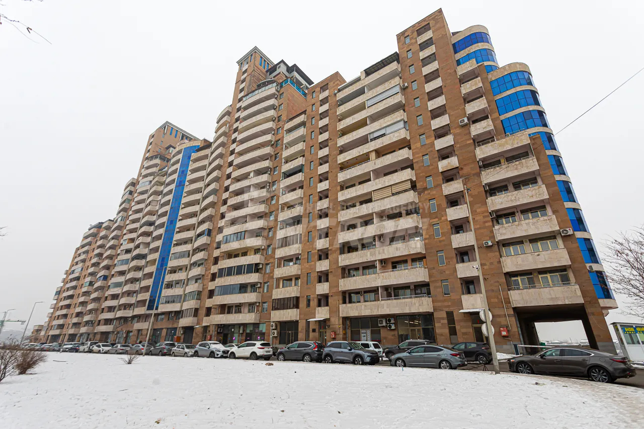 4 bedroom apartment for sale خیابان تِسی تِسِرناکابِرد, مرکز شهر ایروان, 159228