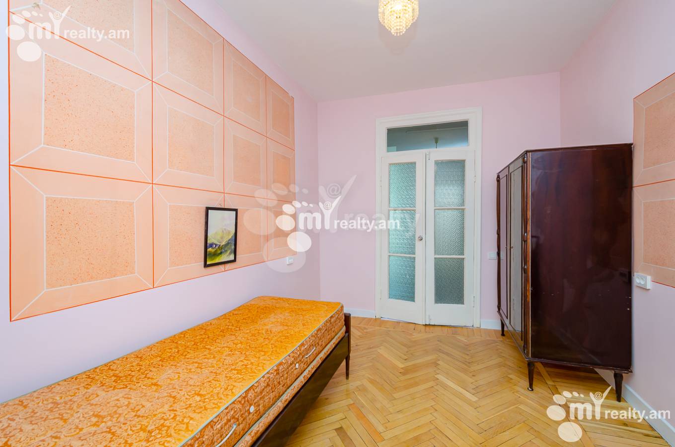 Купить 3 комнатную квартиру Сарян ул, Центр Ереван, 152721