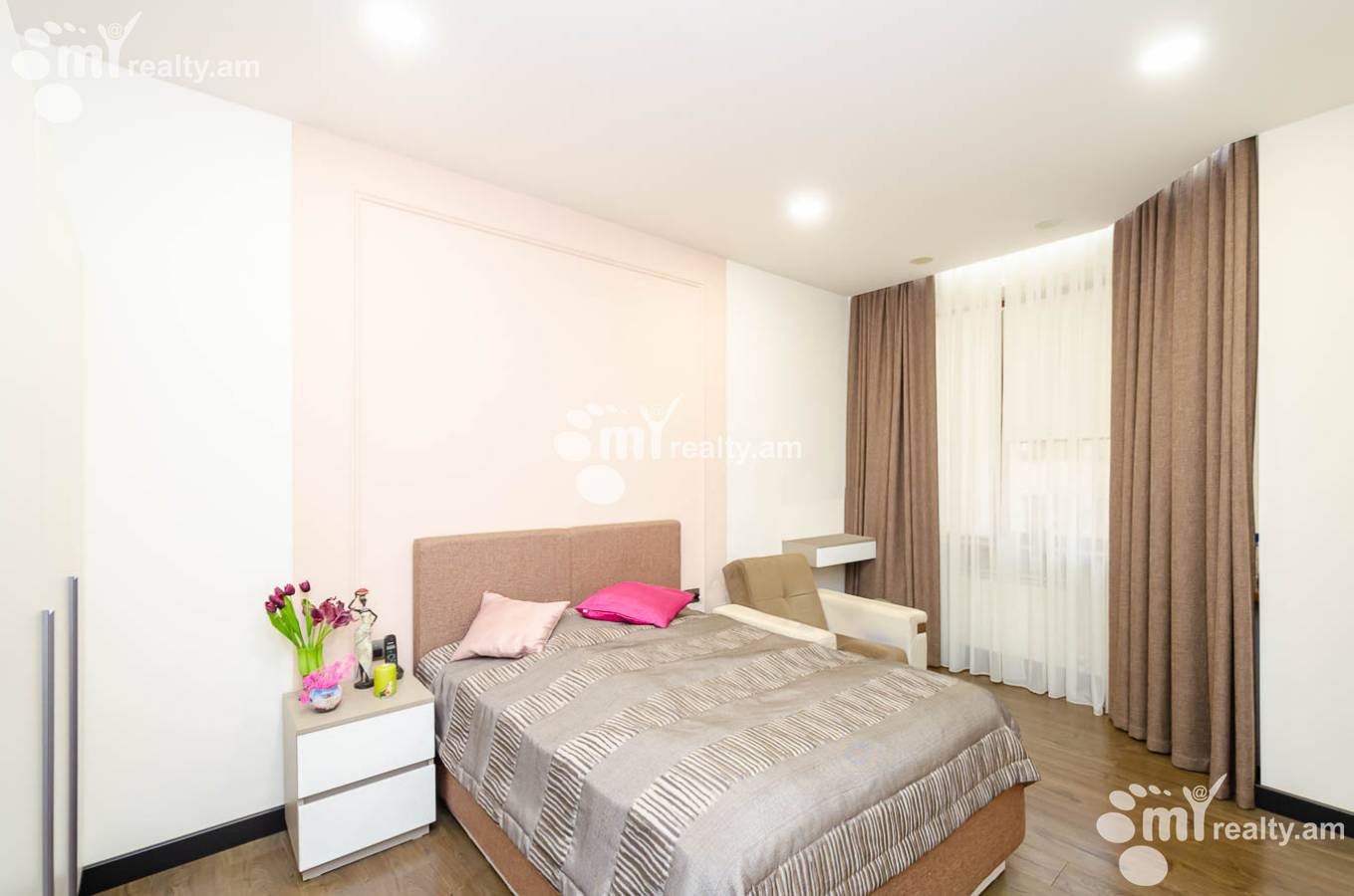 4 bedroom apartment for sale خیابان آرگیشتی, مرکز شهر ایروان, 143934