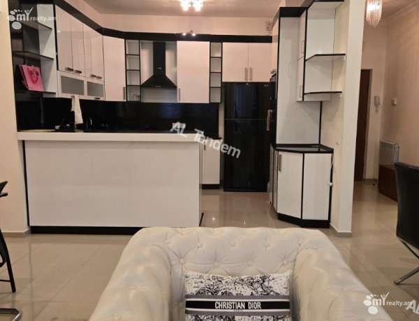 snyat-kvartiru-v-novostroyke/3-komnatnaya/Saryan+St/Center/Yerevan