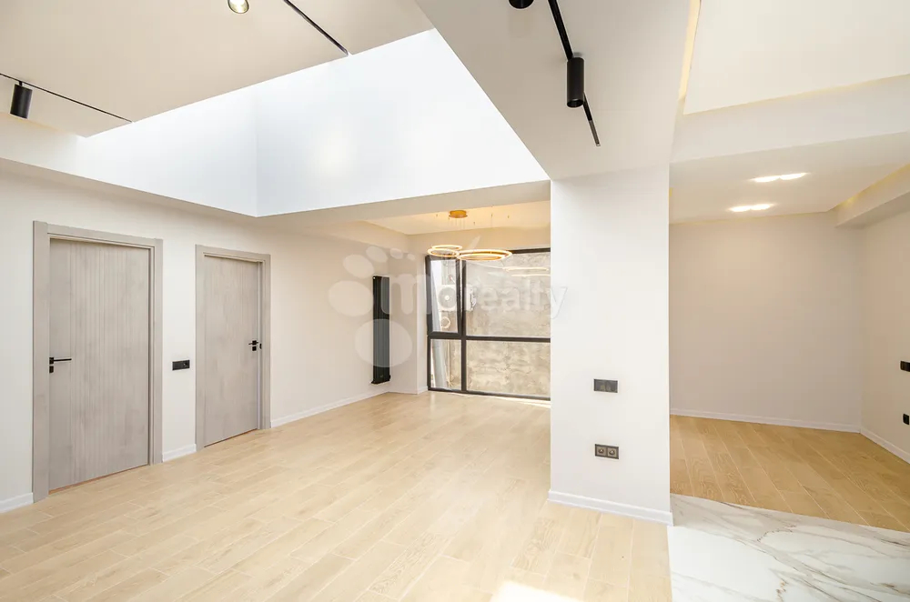 bnakaran/3-senyakanoc/Sayat-Nova+Ave/Center/Yerevan