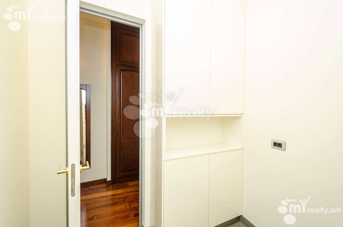 4 bedroom apartment for rent Moskovyan St, Center Yerevan, 153412