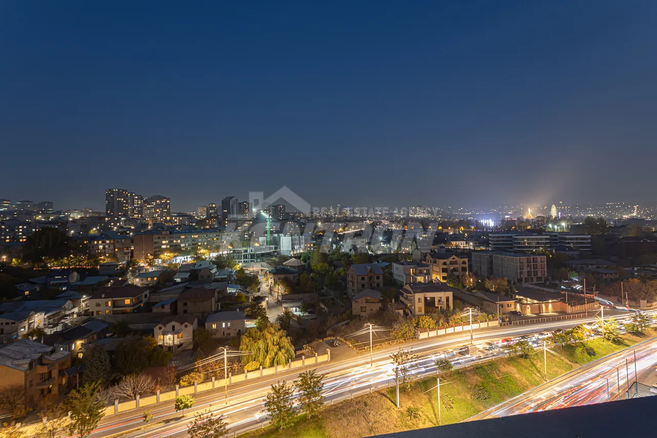 3 bedroom apartment for sale Antarayin St, Center Yerevan, 157611