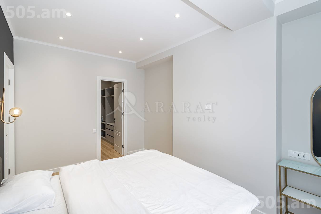 Купить 2 комнатную квартиру Арам ул, Центр Ереван, 148383