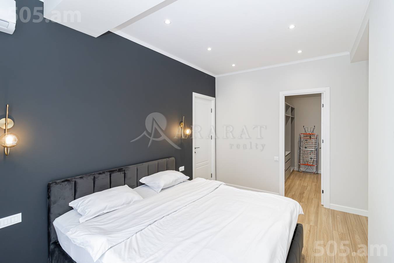 Купить 2 комнатную квартиру Арам ул, Центр Ереван, 148383