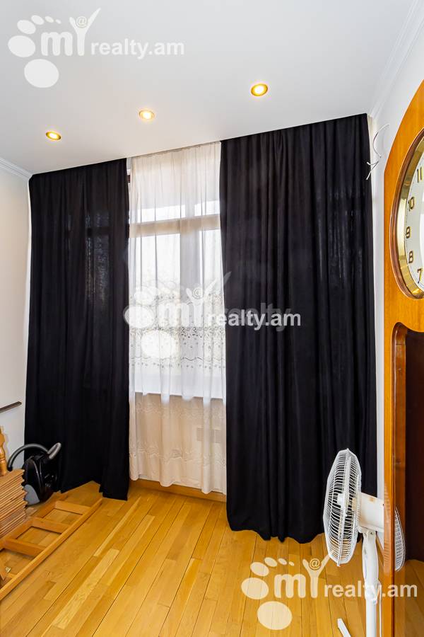 3 սենյականոց բնակարան  Մաշտոցի պող, Կենտրոն Երևան, 153759