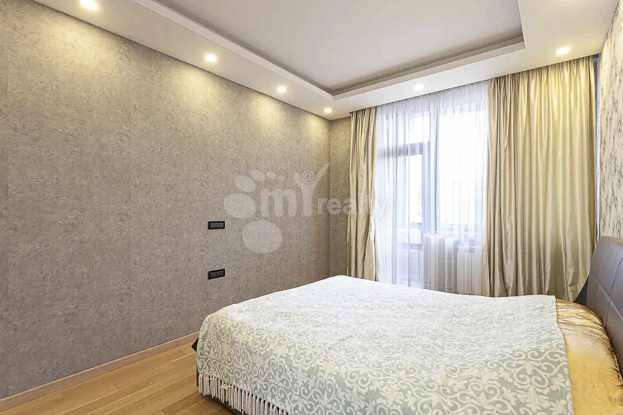 3 bedroom apartment for sale Aram St, Center Yerevan, 161991