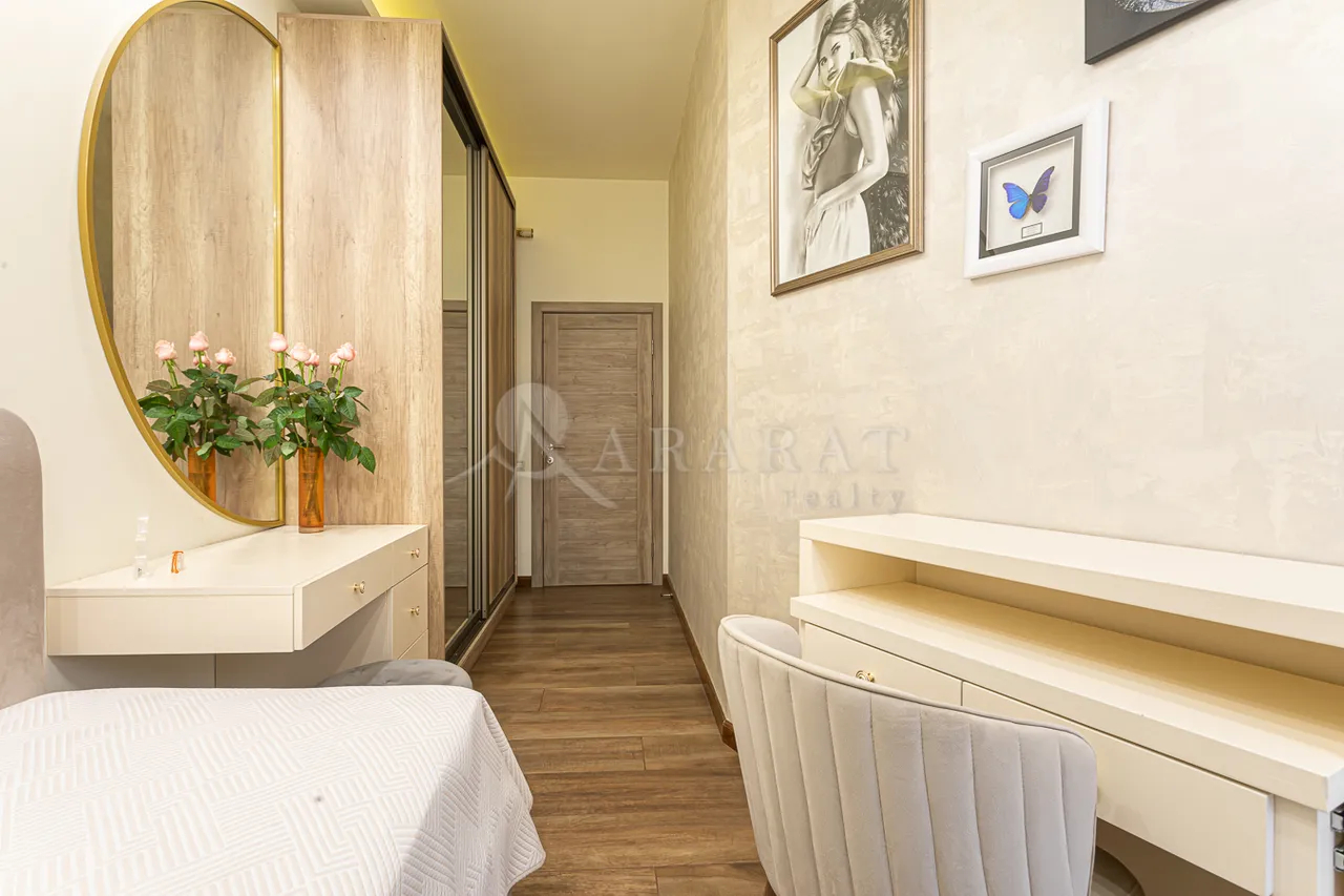 Купить 4 комнатную квартиру Екмалян ул, Центр Ереван, 158584