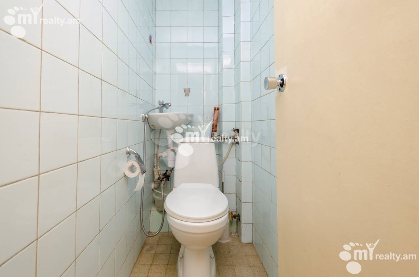 Купить 3 комнатную квартиру Хазар Парпеци ул, Центр Ереван, 138355