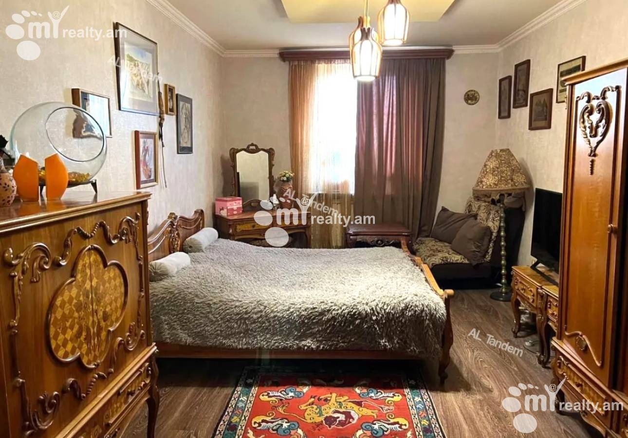 3 bedroom apartment for sale خیابان گِریبودوف, عربگیر ایروان, 153823