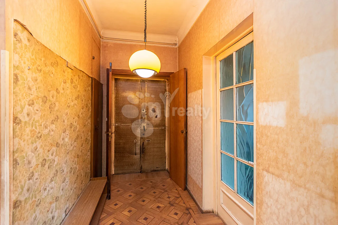 3 bedroom apartment for sale خیابان ابوویان, مرکز شهر ایروان, 160652