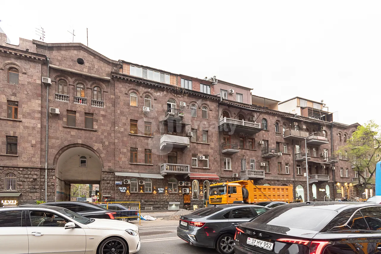 Купить 2 комнатную квартиру Амирян ул, Центр Ереван, 160240