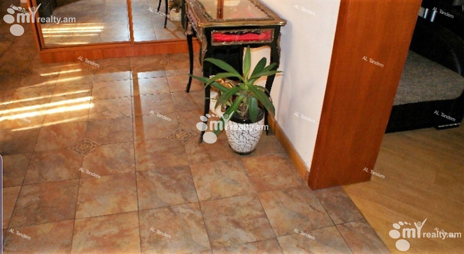 3 սենյականոց բնակարան  Սարյան փող, Կենտրոն Երևան, 125314