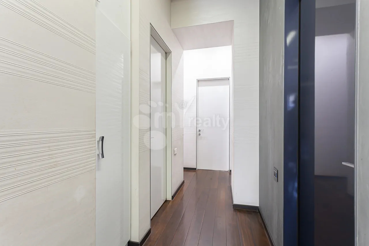 Купить 4 комнатную квартиру Маштоца пр, Центр Ереван, 158537