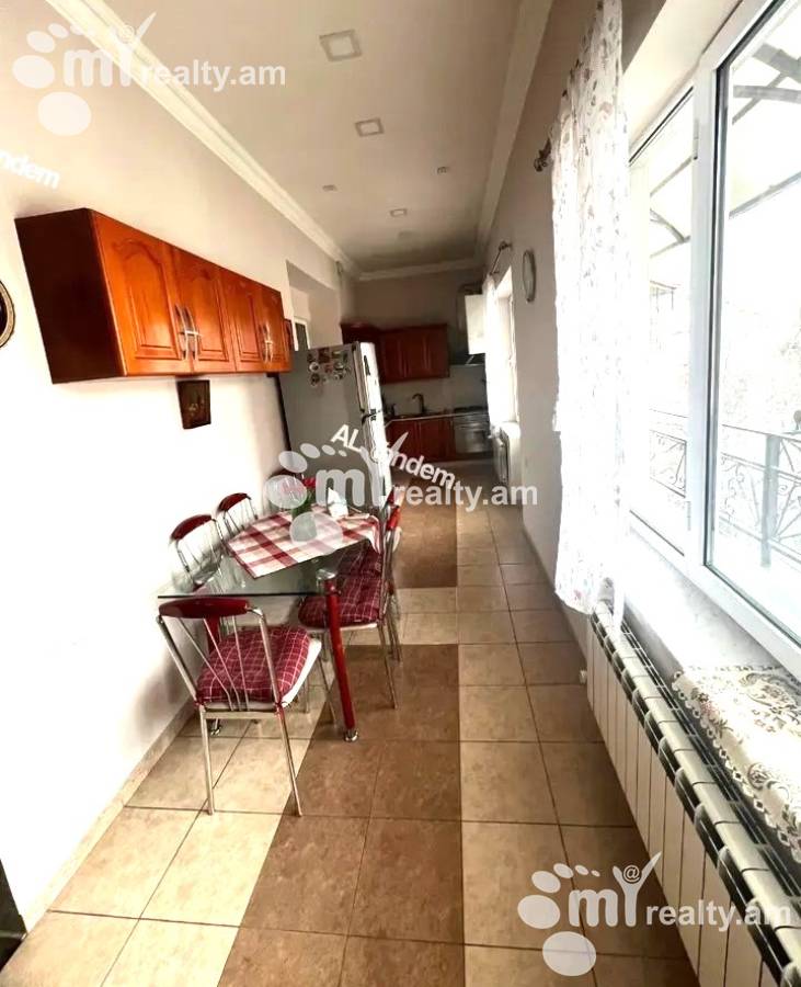 2 սենյականոց բնակարան  Մաշտոցի պող, Կենտրոն Երևան, 125847