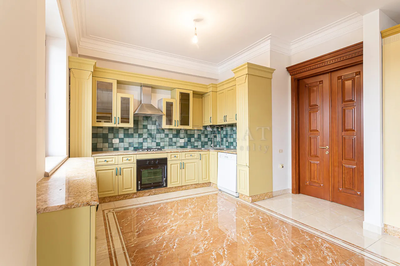 3 սենյականոց բնակարան  Վարդանանց փող, Կենտրոն Երևան, 157554