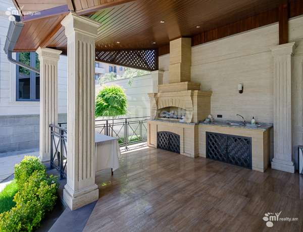 arandznatun-vacharq-Yerevan-Center