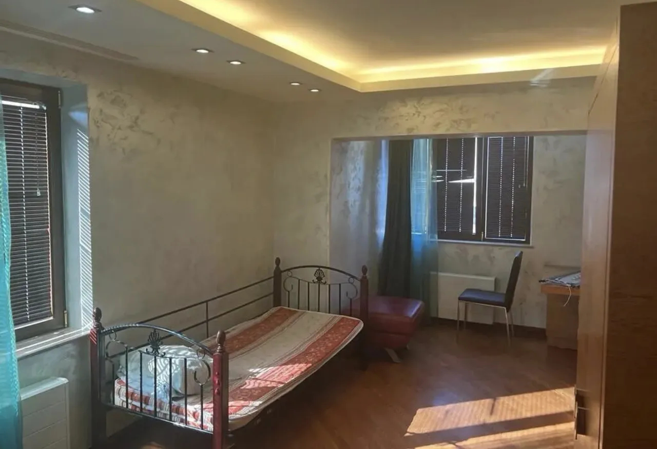 3 սենյականոց բնակարան  Նալբանդյան փող, Կենտրոն Երևան, 158399