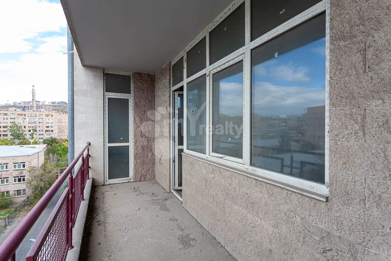 3 սենյականոց բնակարան  Ռոստոմի փող, Կենտրոն Երևան, 157236