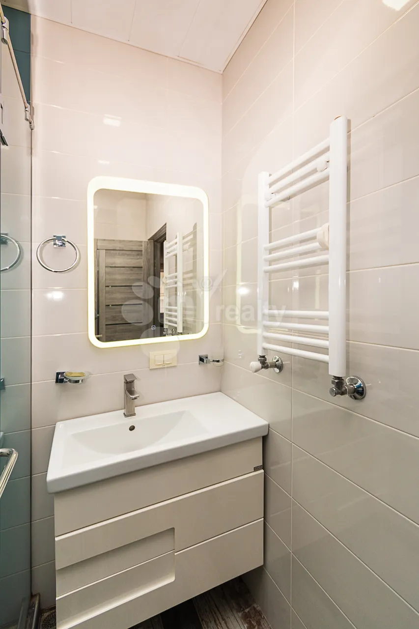 3 սենյականոց բնակարան  Անտառային, Լ.Ազգալդյան փող., Կենտրոն Երևան, 160270