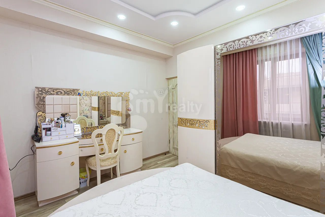 4 bedroom apartment for sale Argishti St, Center Yerevan, 161737