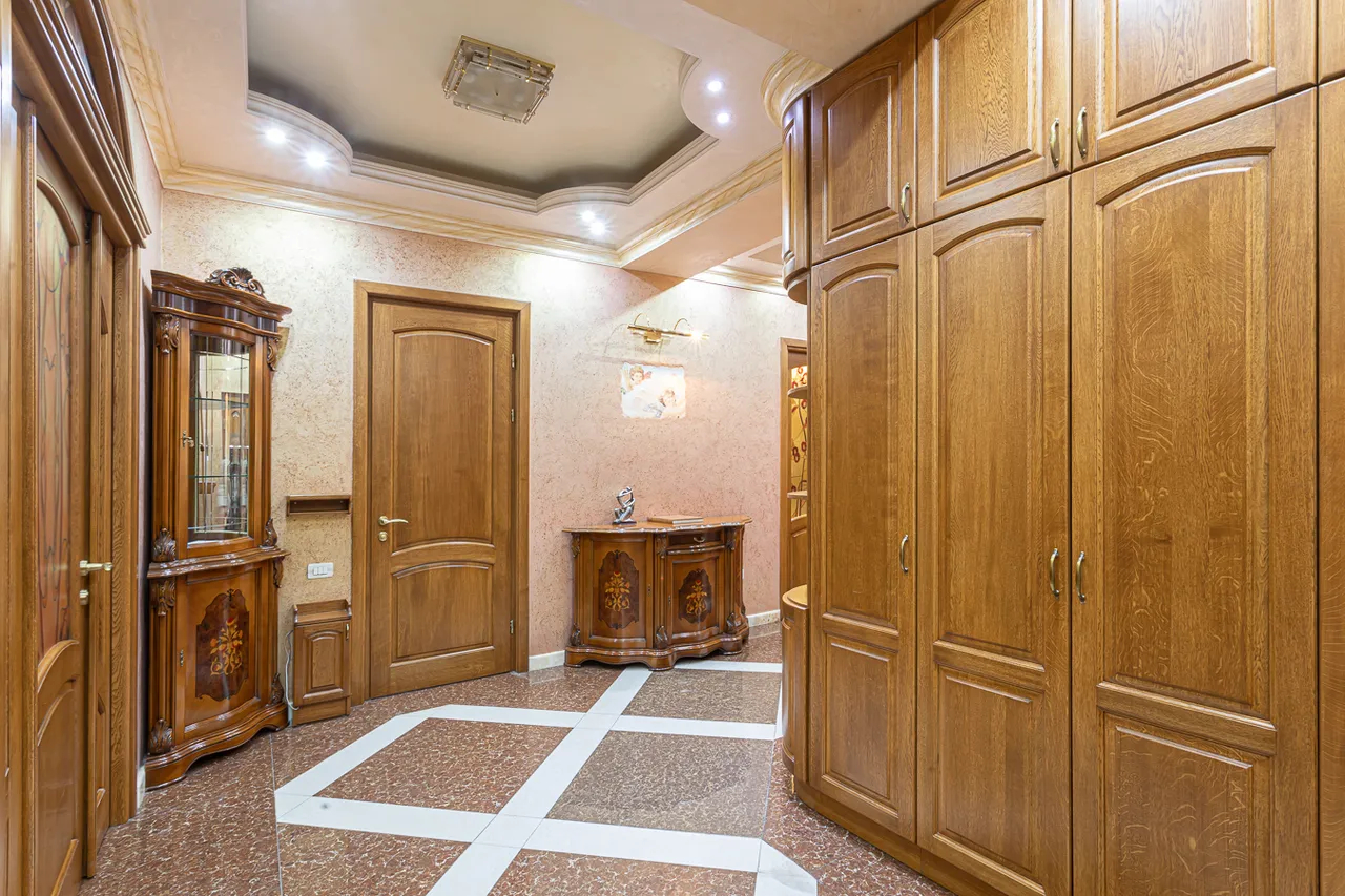 3 սենյականոց բնակարան վարձով Հին երևանցու փող, Կենտրոն Երևան, 159734