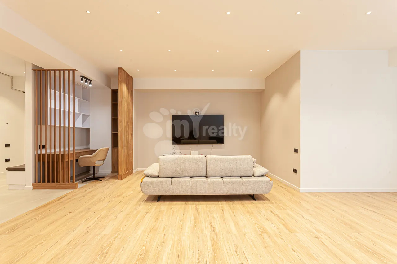 3 bedroom apartment for sale Paronyan St, Center Yerevan, 157376