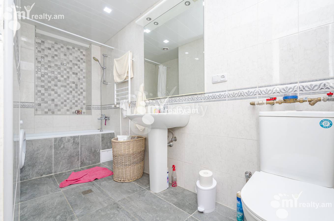 3 սենյականոց բնակարան  Իսահակյան փող, Կենտրոն Երևան, 145488