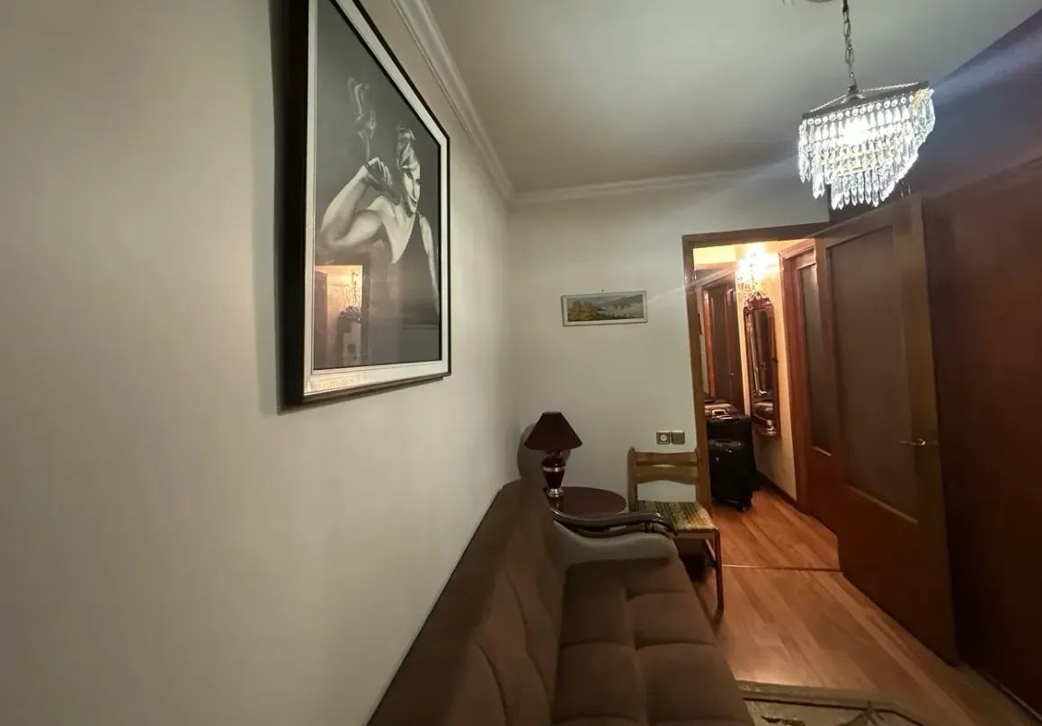4 bedroom apartment for sale خیابان آزاتوتیان, عربگیر ایروان, 161824