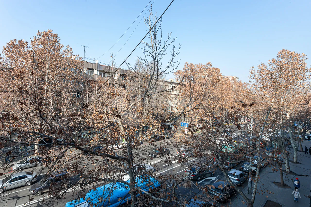 Купить 4 комнатную квартиру Маштоца пр, Центр Ереван, 158537