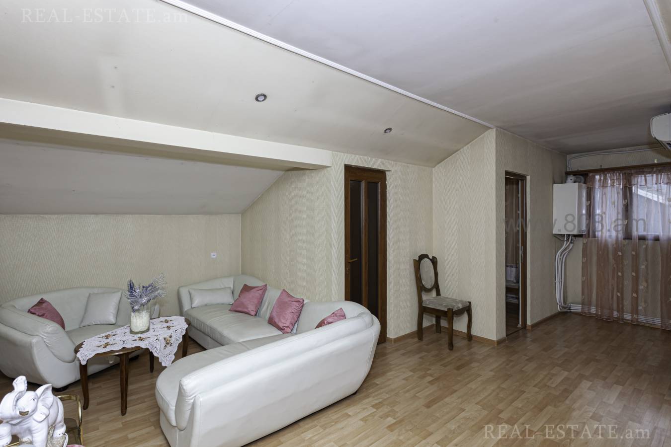 6 սենյականոց բնակարան  Հերացու փող, Կենտրոն Երևան, 137083