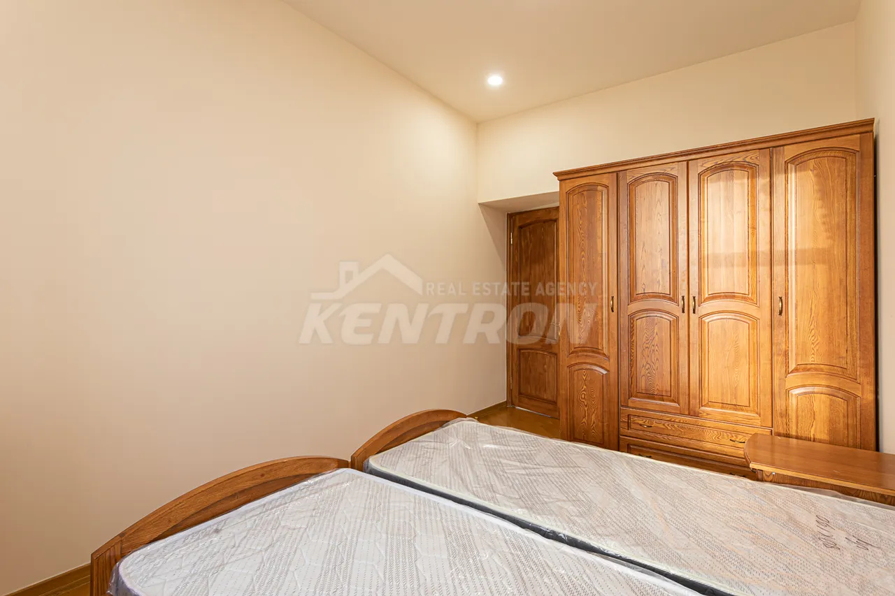 3 սենյականոց բնակարան  Աբովյան փող, Կենտրոն Երևան, 158367