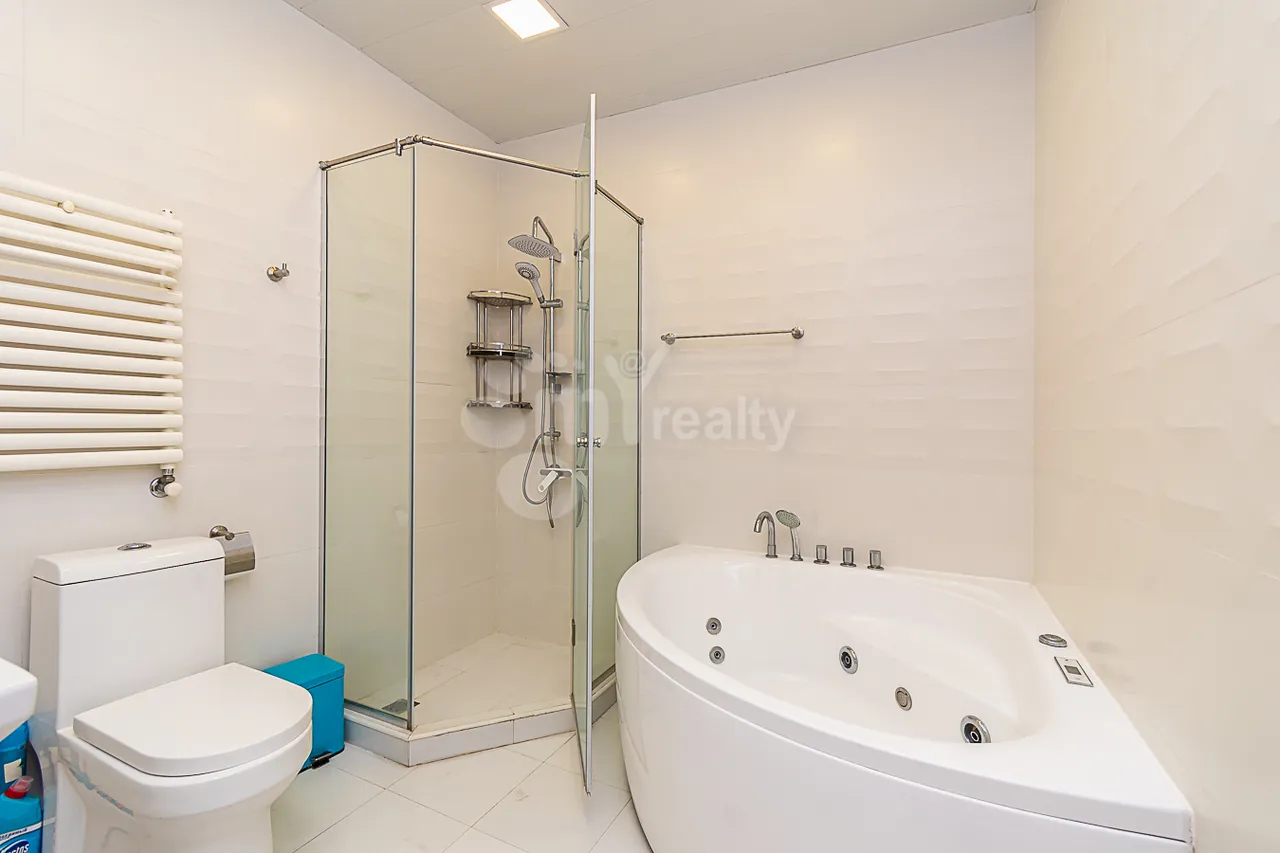 4 bedroom apartment for sale Hanrapetutyan St, Center Yerevan, 159788
