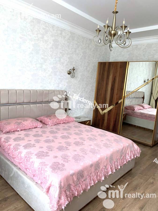 Купить 3 комнатную квартиру Вардананц ул, Центр Ереван, 143105