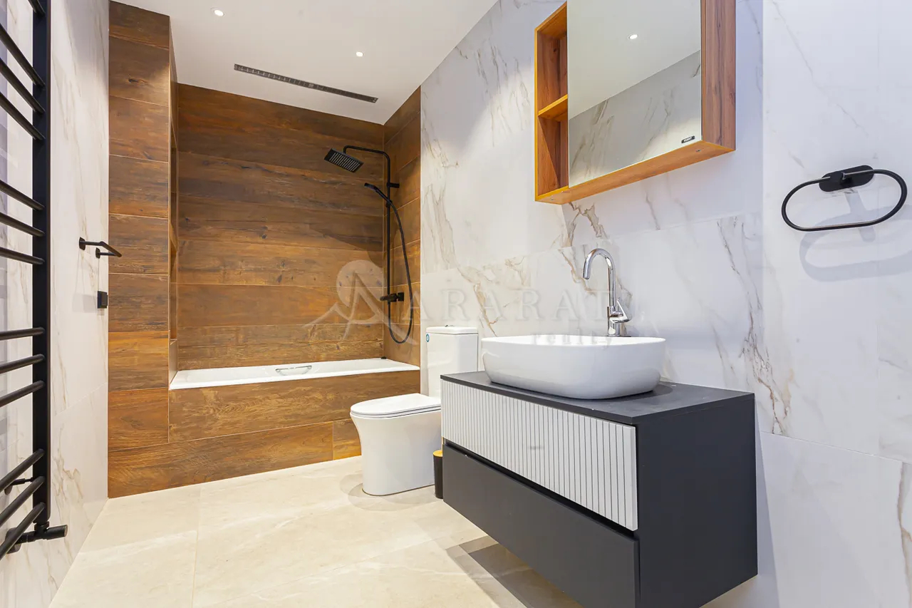 3 bedroom apartment for sale Paronyan St, Center Yerevan, 157375