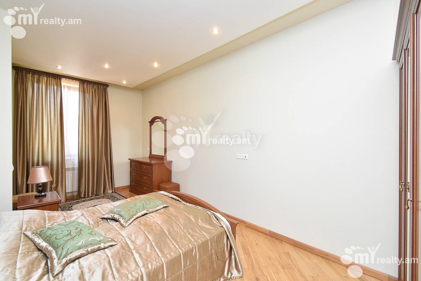 Купить 4 комнатную квартиру Саят-Нова пр, Центр Ереван, 155440