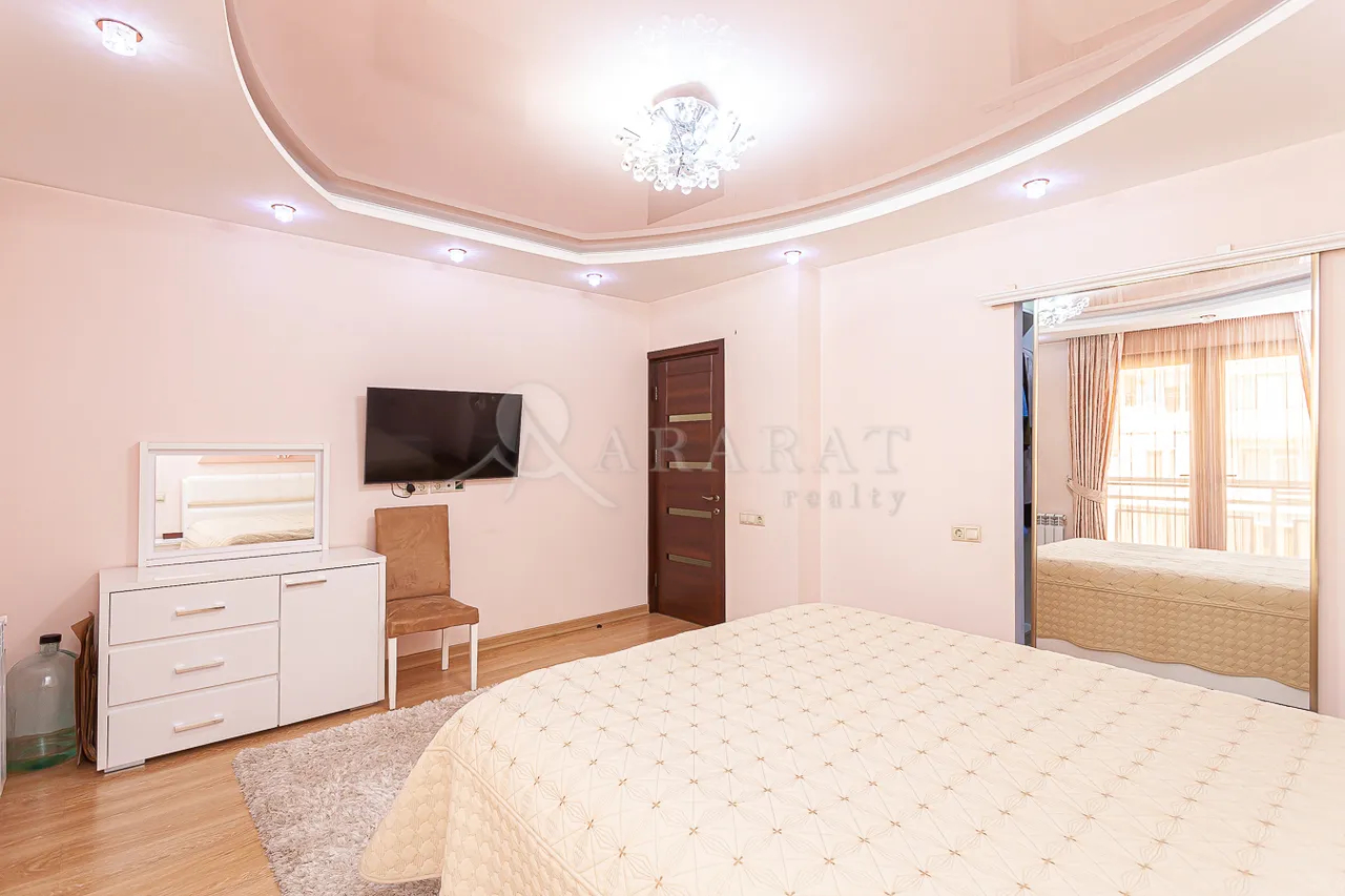 4 bedroom apartment for sale Nalbandyan St, Center Yerevan, 158810
