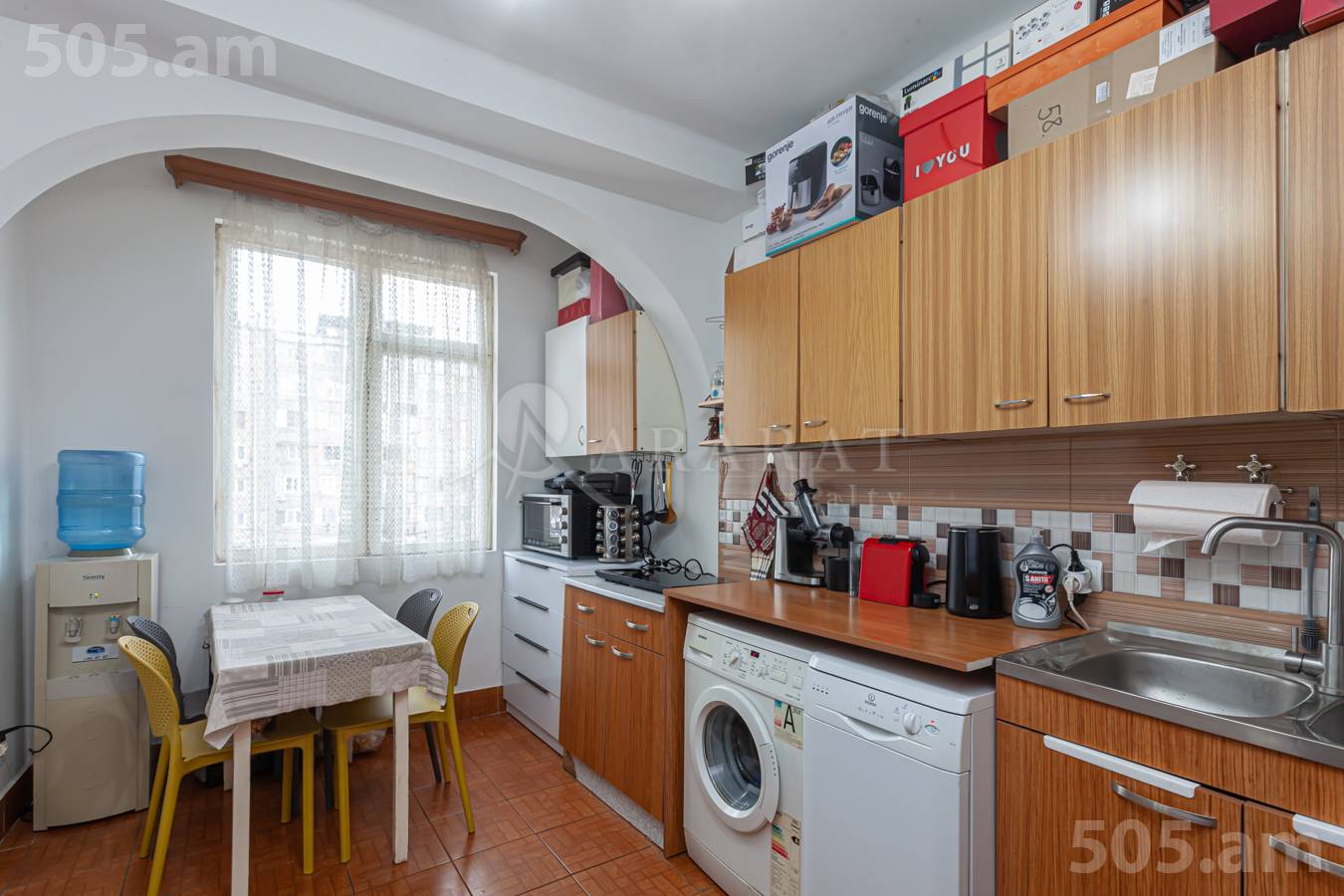 3 սենյականոց բնակարան  Աբովյան փող, Կենտրոն Երևան, 151971