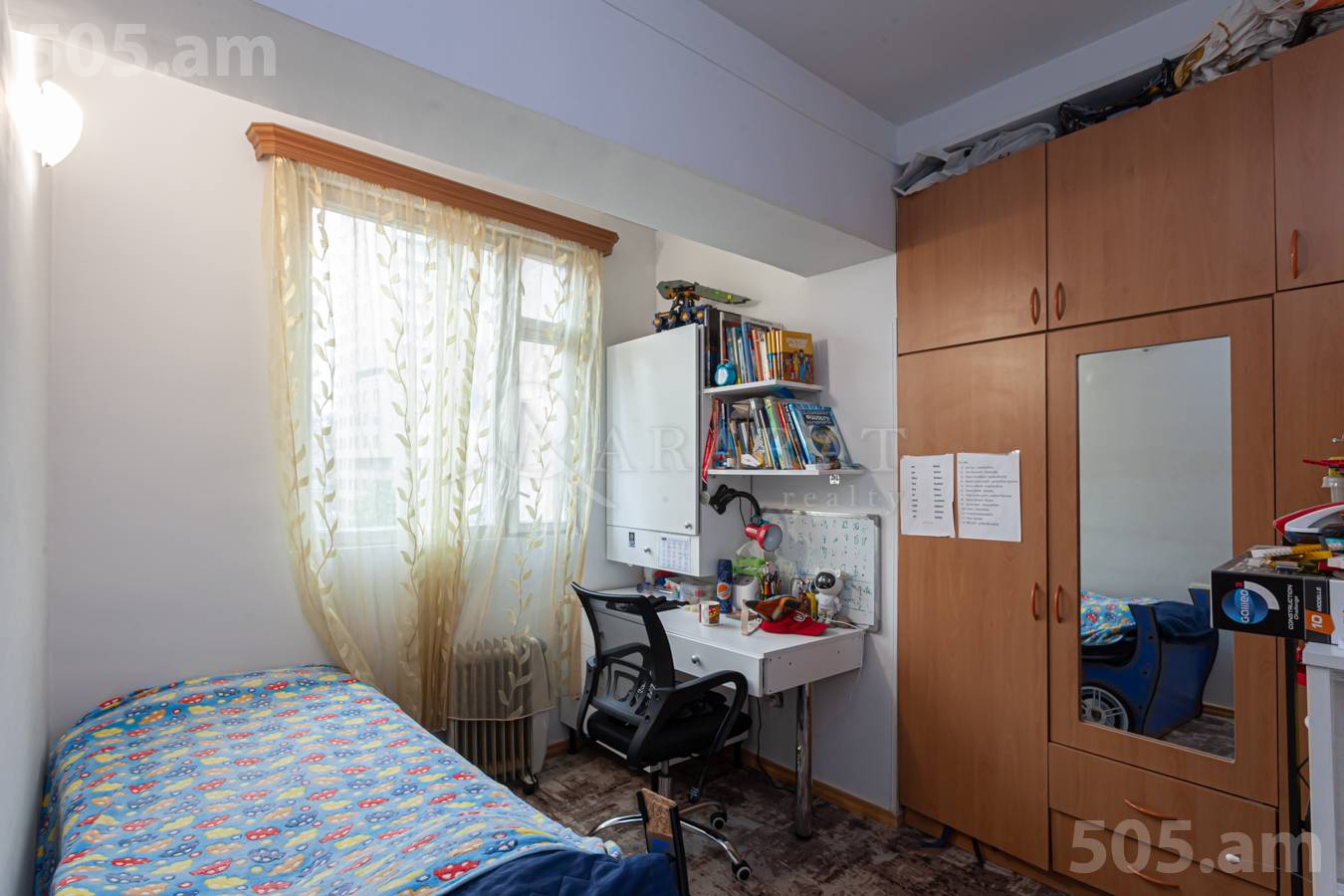 3 սենյականոց բնակարան  Աբովյան փող, Կենտրոն Երևան, 151971