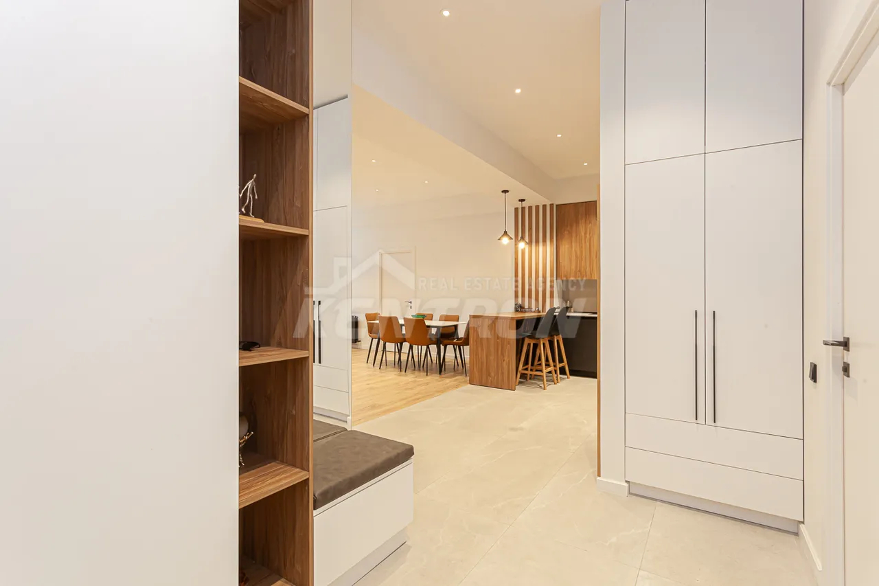 3 սենյականոց բնակարան  Պարոնյան փող, Կենտրոն Երևան, 157374