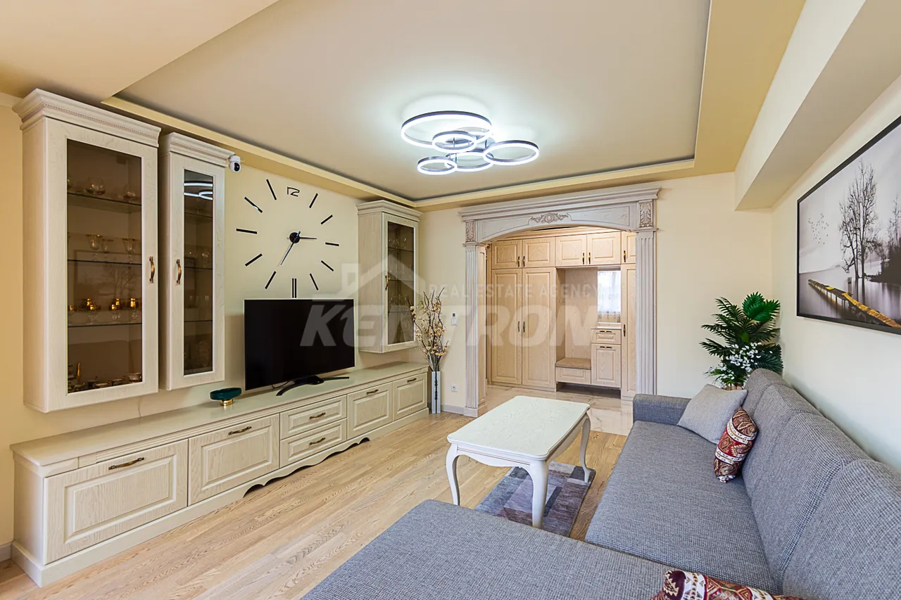 3 bedroom apartment for rent خیابان موسکوویان, مرکز شهر ایروان, 159373