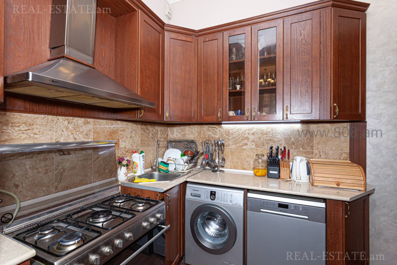 Купить 5 комнатную квартиру Нар Дос ул, Центр Ереван, 133260